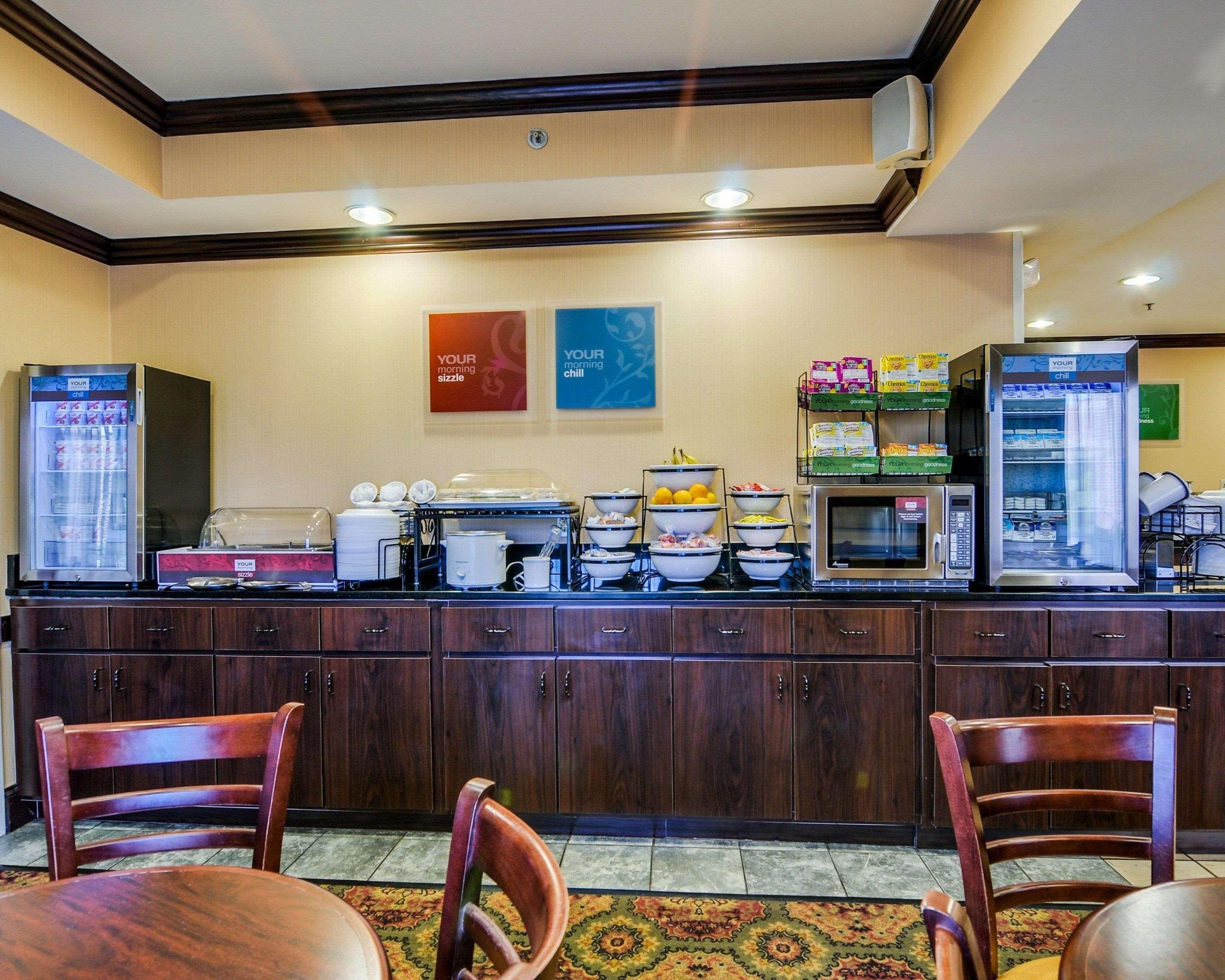 Comfort Inn & Suites Hillsville I-77 Buitenkant foto