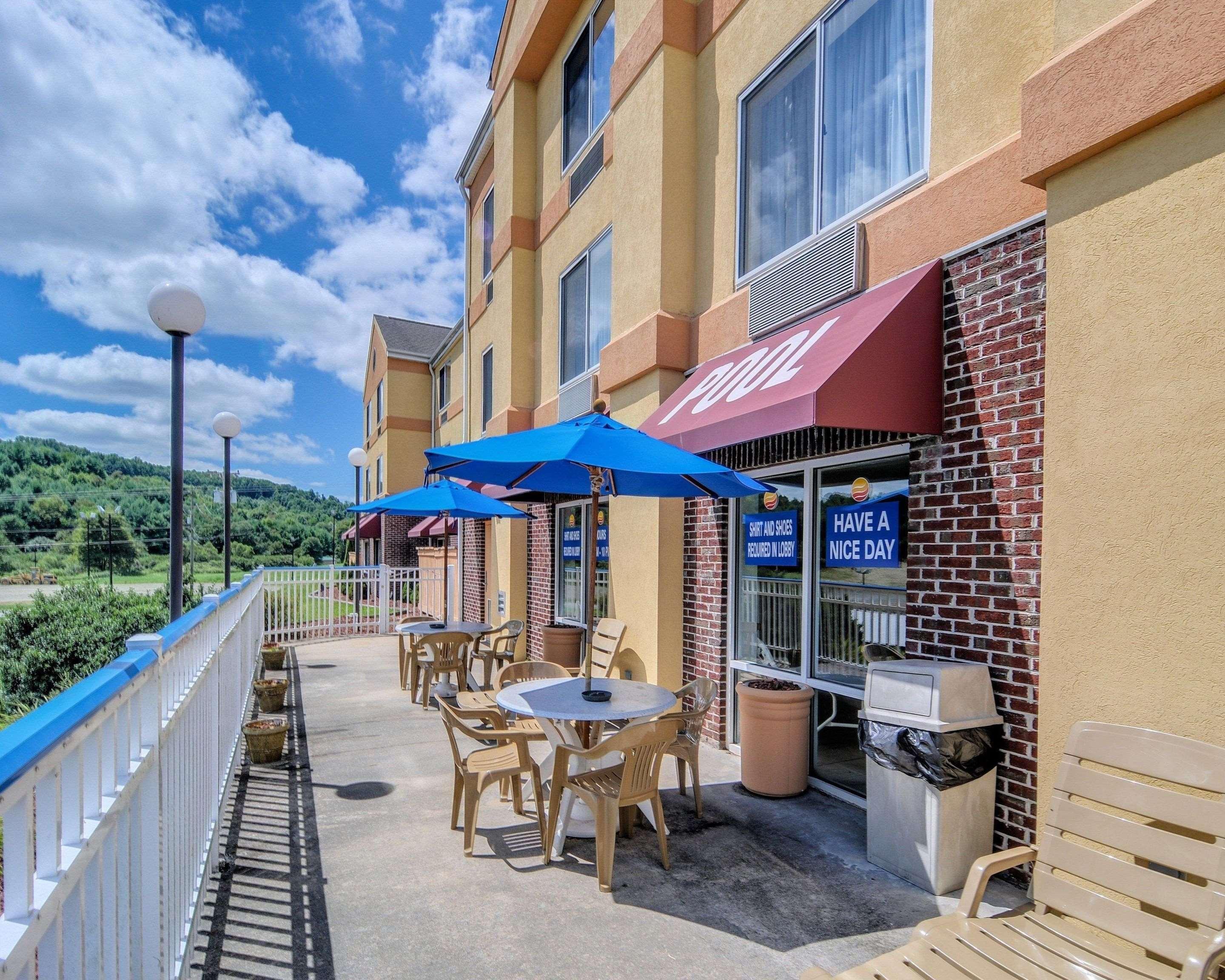 Comfort Inn & Suites Hillsville I-77 Buitenkant foto