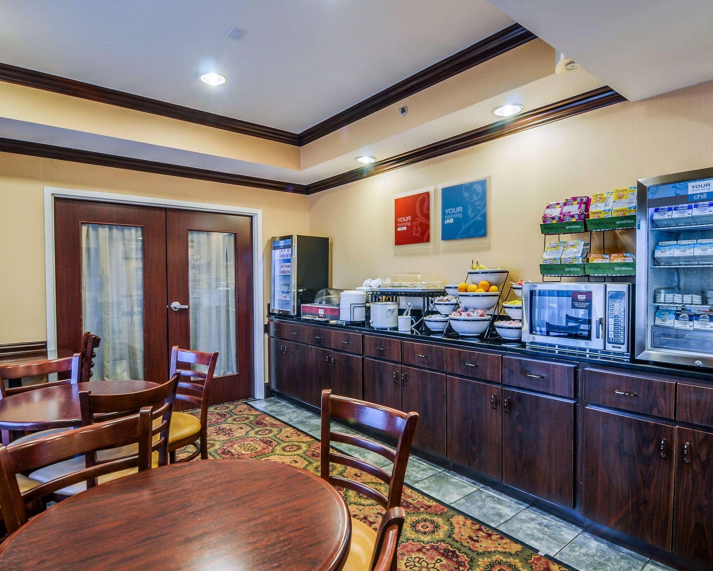 Comfort Inn & Suites Hillsville I-77 Buitenkant foto