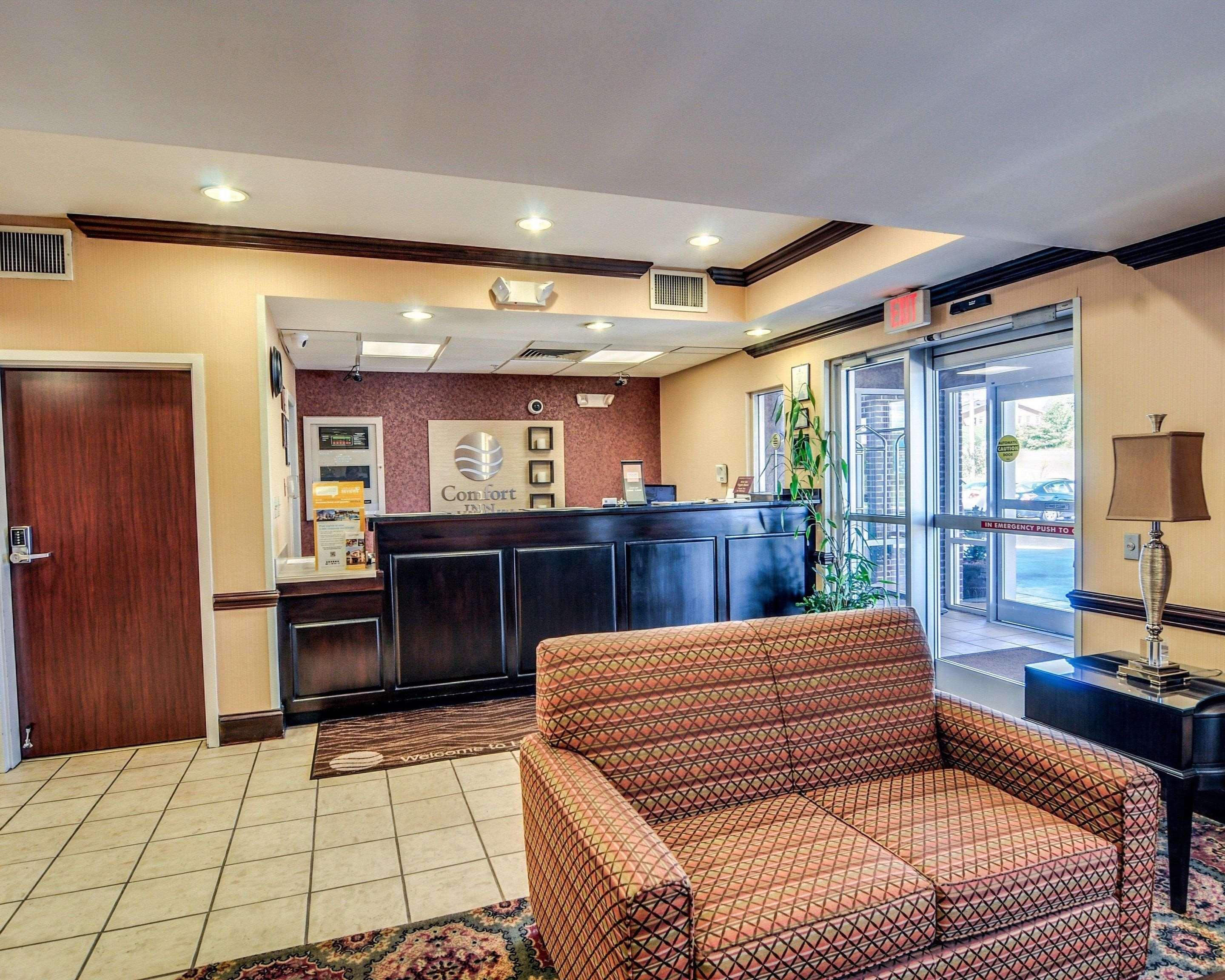 Comfort Inn & Suites Hillsville I-77 Buitenkant foto