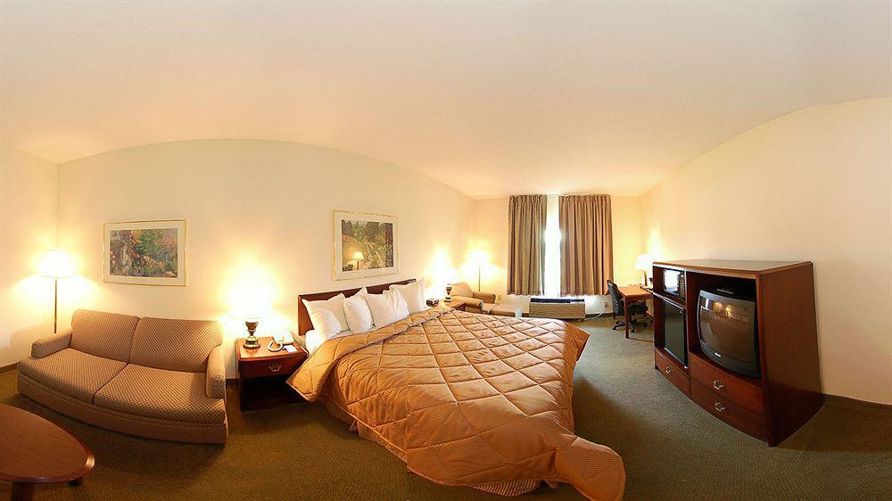 Comfort Inn & Suites Hillsville I-77 Buitenkant foto